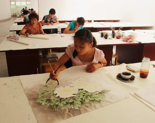 山東菏澤：政府免費(fèi)授技 農(nóng)民成了繪畫(huà)大師“月薪”過(guò)萬(wàn)