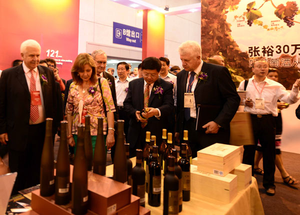 第七屆煙臺(tái)國(guó)際葡萄酒博覽會(huì)開幕