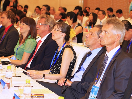 “2013國(guó)際友城經(jīng)貿(mào)懇談會(huì)暨企業(yè)濟(jì)南行”活動(dòng)舉行