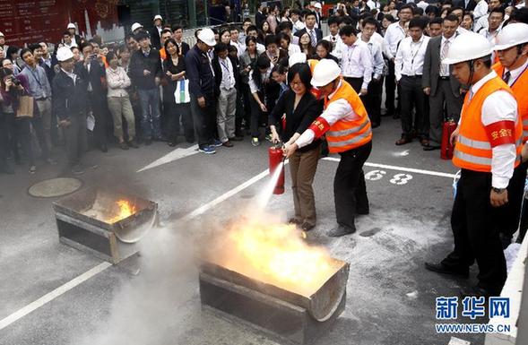 上海：“摩天高樓”的防災(zāi)綜合演練