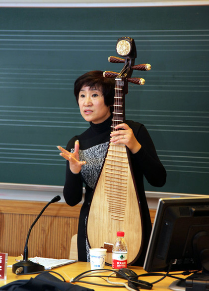 琵琶演奏家吳玉霞在上海音樂學(xué)院舉行藝術(shù)講座