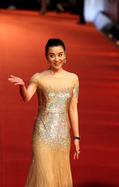 第十五屆上海國際電影節(jié)開幕 小宋佳亮相