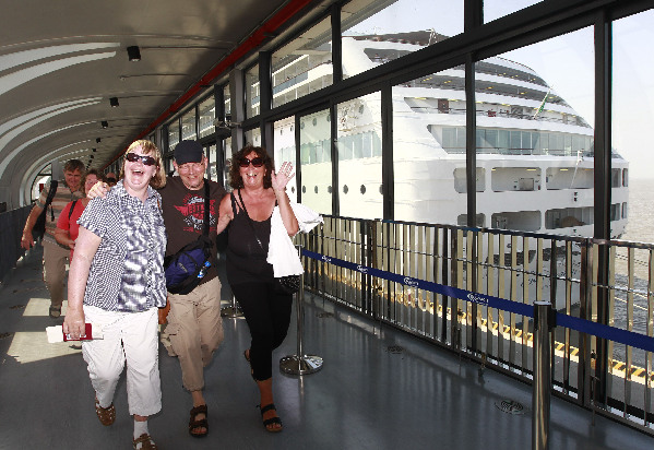 上海吳淞口國(guó)際郵輪碼頭迎來首艘母港郵輪