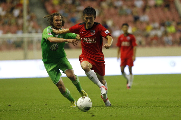 足球——中德友誼賽：上海申鑫勝沃爾夫斯堡