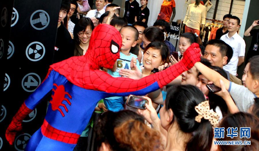 蜘蛛俠“空降”上海 為《超凡蜘蛛俠》首映造勢(shì)