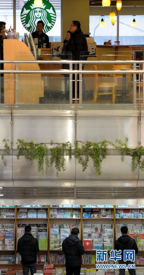 上海實體書店試行“多元化經(jīng)營” 應對“書店倒閉潮”