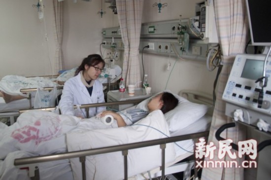 外灘踩踏又有2傷員出院 1人仍在搶救