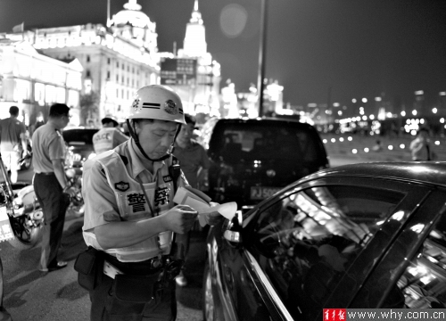 因?qū)⑺郊臆嚰{入運營平臺 10萬元罰單寄給滴滴專車