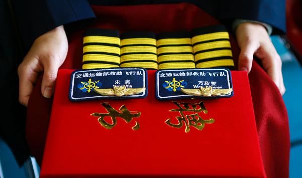中國(guó)首批2名搜救直升機(jī)女機(jī)長(zhǎng)上崗 均畢業(yè)于上海