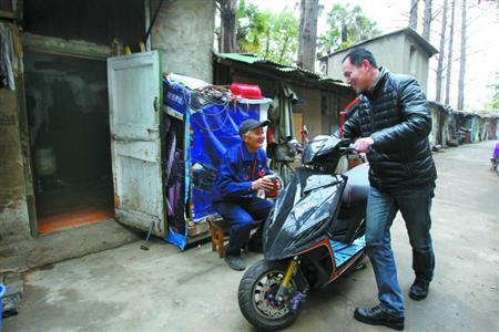 同一屋檐下 滬皖兩家人19年真情相助比親戚還親