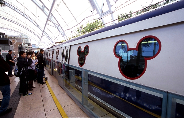 滬迪士尼地鐵列車(chē)不萌 回應(yīng)：是11號(hào)線(xiàn)一部分|圖
