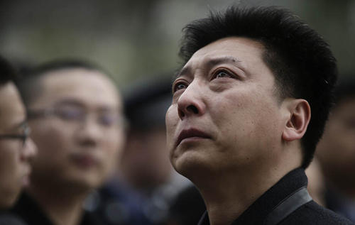 茆盛泉追悼會市民自發(fā)送行 公安部發(fā)唁電哀悼