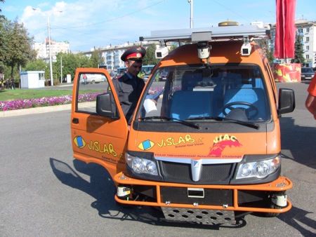 無人駕駛車順利從長(zhǎng)沙至武漢 自主超車67次 圖