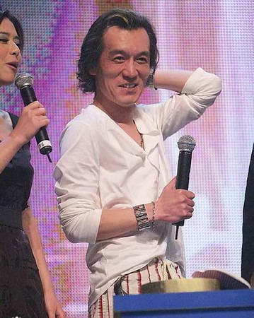 龍年春晚總導(dǎo)演哈文愛創(chuàng)新 李詠或仍挑大梁