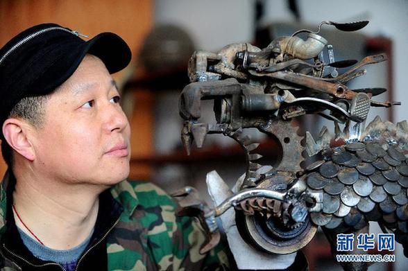 “鐵哥們”建成國內(nèi)首個環(huán)保鋼雕機器人主題公園