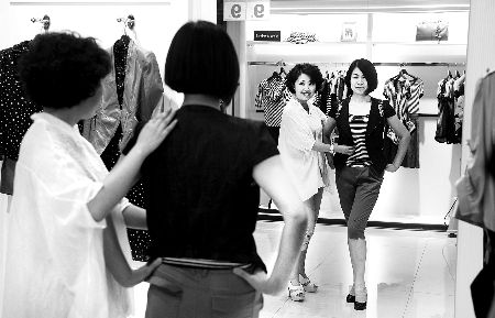 職業(yè)“陪逛族”月入過萬元 時(shí)薪最高500元