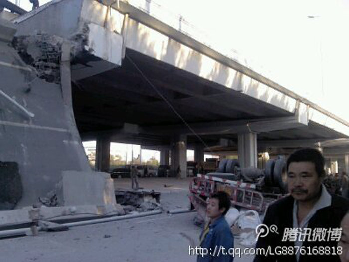哈爾濱陽(yáng)明灘大橋斷裂 4車墜橋3死5傷