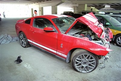 女子試駕撞毀野馬跑車 被4S店索賠百萬