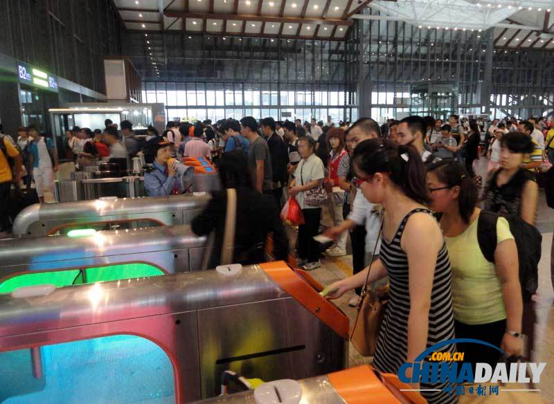 2012年中秋和國慶期間全國鐵路旅客運(yùn)輸啟動(dòng)