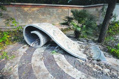 網(wǎng)傳南京現(xiàn)“千萬(wàn)元狗墓” 官方回應(yīng):只是雕像