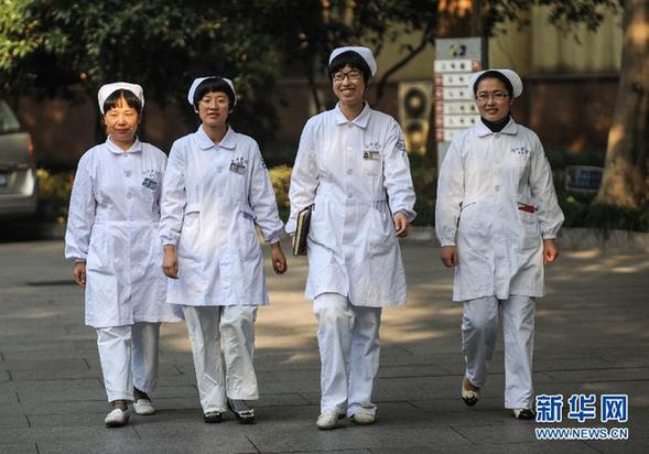 杭州：四護(hù)士街頭急救不留名