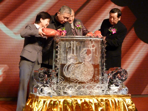 《癸巳年》郵票金銀磚與生肖蛇票同步發(fā)行