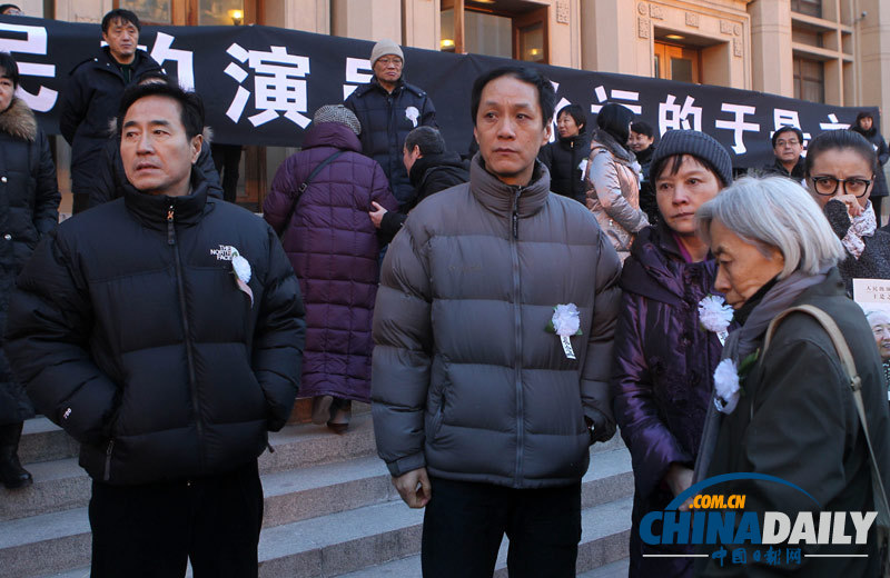 北京：人藝演員送別于是之 靈車繞劇場一周