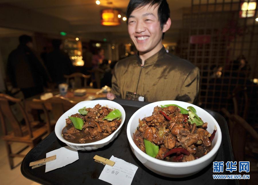 拒絕舌尖上的浪費(fèi)　各地多家飯店推出“半份菜”服務(wù)