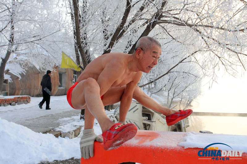 吉林：古稀老人不畏寒 赤身鍛煉十余年