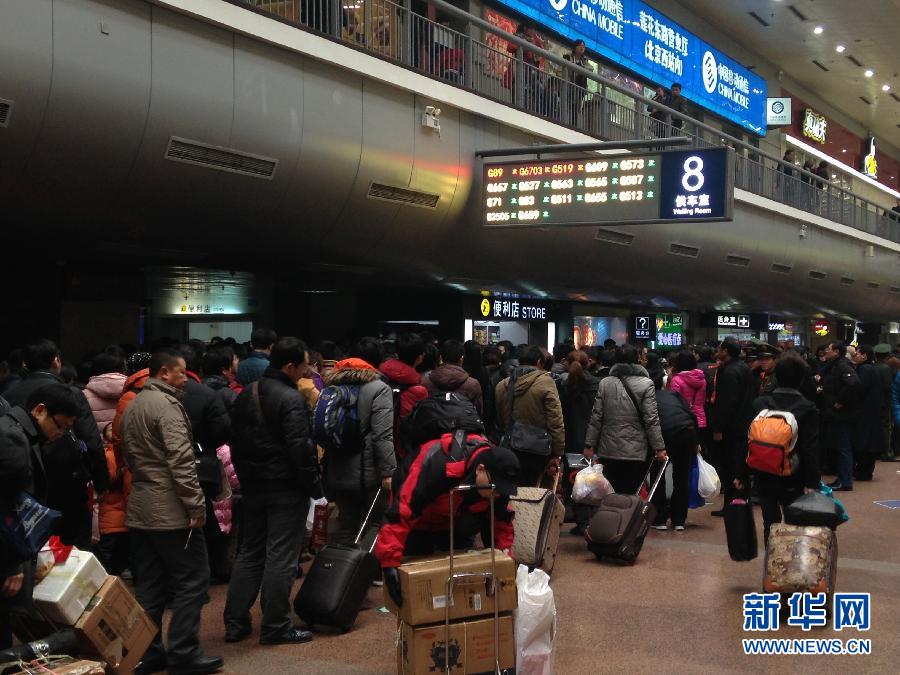 春節(jié)臨近 全國多地迎來節(jié)前春運(yùn)客流高峰