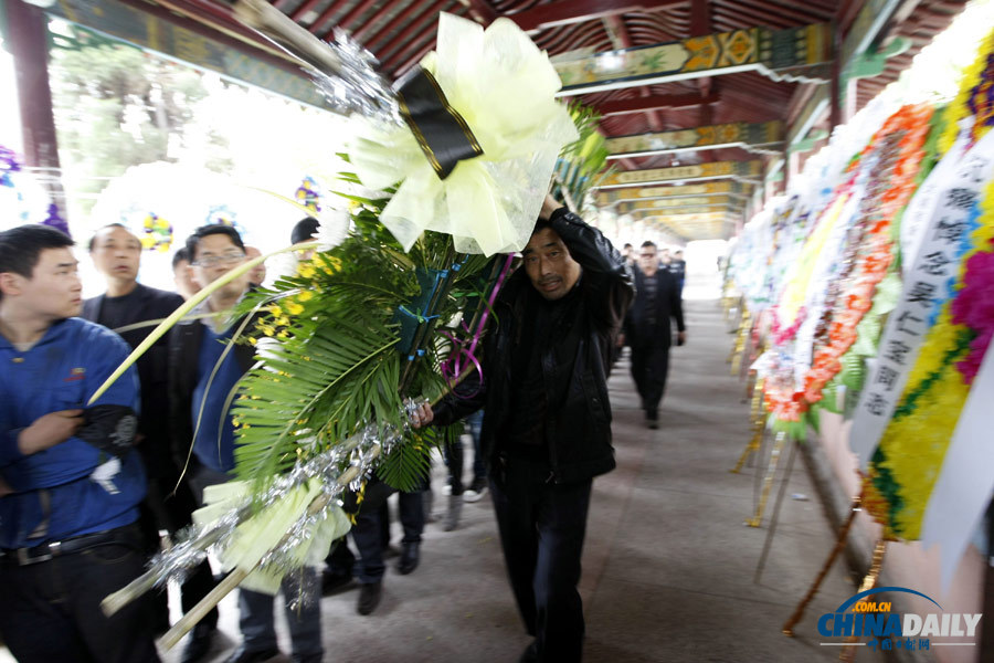 華西村村民自發(fā)悼念吳仁寶