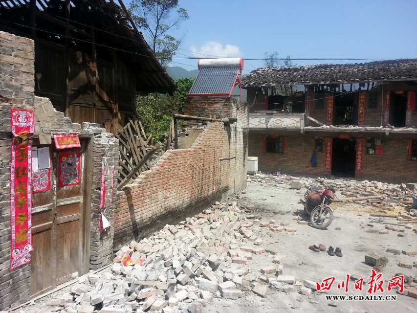 四川蘆山7.0級(jí)地震 民間救援隊(duì)往災(zāi)區(qū)集結(jié)