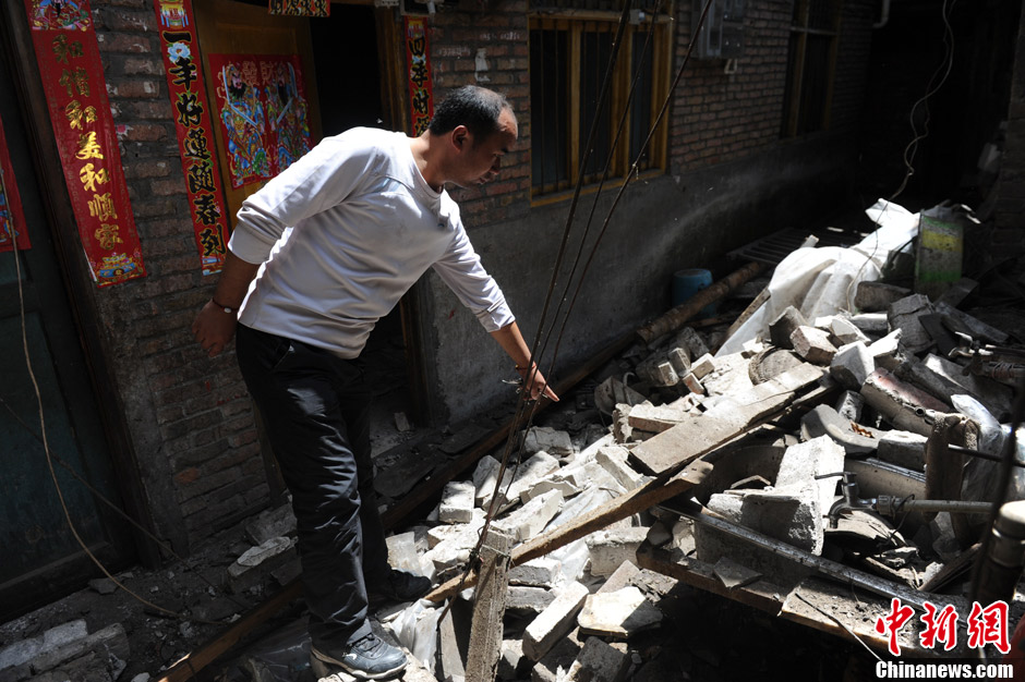 四川蘆山7.0級(jí)地震 民間救援隊(duì)往災(zāi)區(qū)集結(jié)