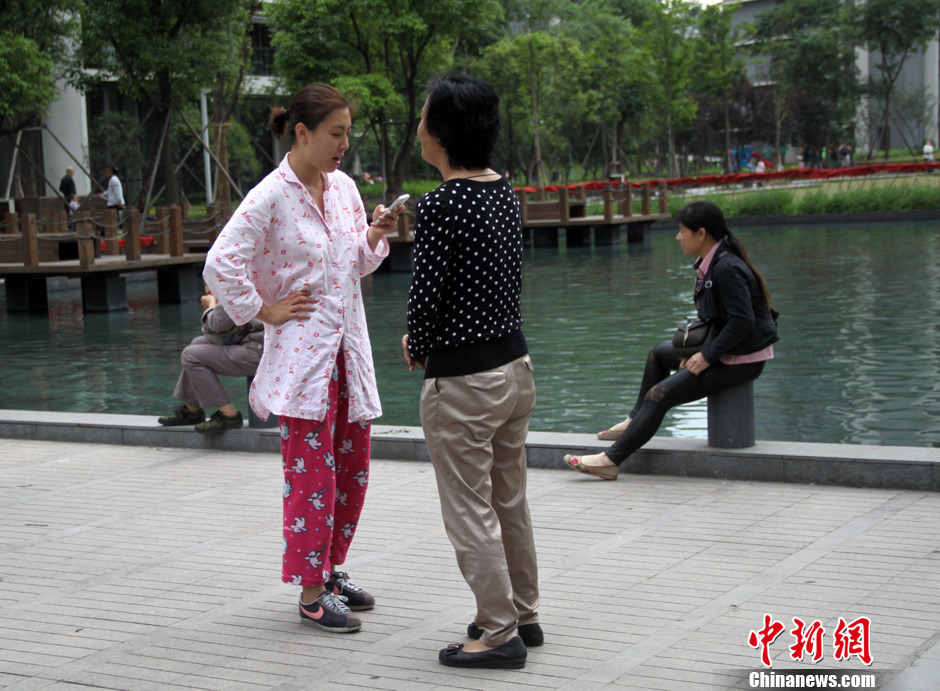 四川蘆山7.0級(jí)地震 民間救援隊(duì)往災(zāi)區(qū)集結(jié)