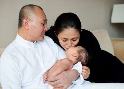 臺(tái)灣女星安雅誕下孔子79代后人 全家福曝光