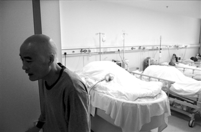 男童模仿灰太狼烤肉被燒傷續(xù) 父親住院割皮救子