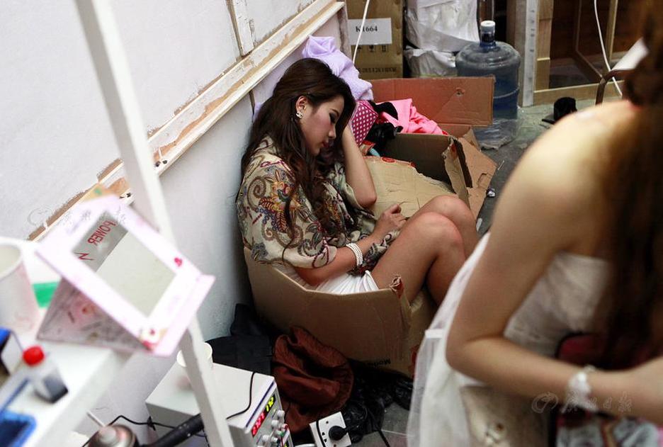 90后學(xué)生嫩模的放肆青春