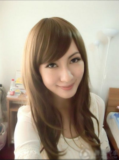 北大?；▽W(xué)歷造假遭圍觀 豪車生活照曝光(圖)