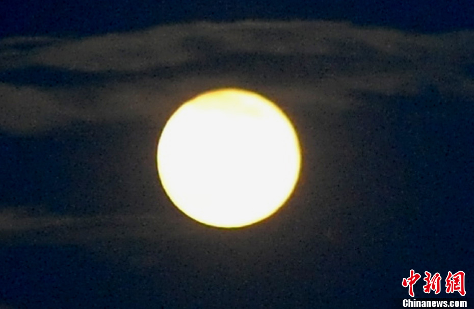 “超級月亮”現(xiàn)身福州天空