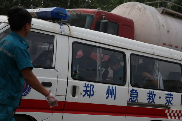 河南一被撞女子求司機(jī)別碾死她