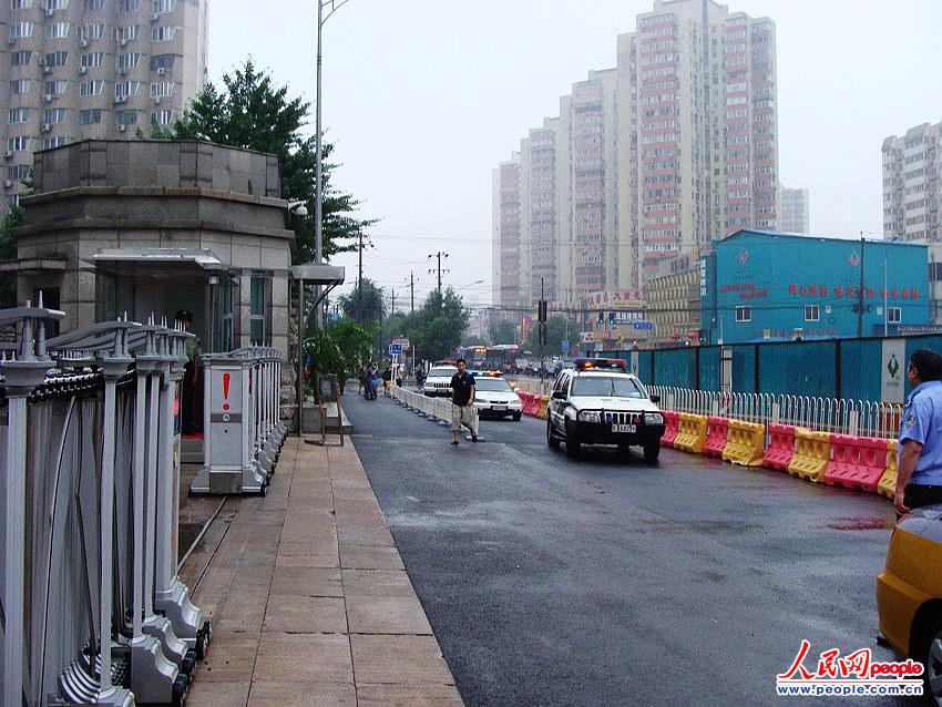 劉志軍案今于北京二中院宣判 記者冒雨蹲守法院