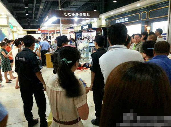 上海一男子商場捅殺女子后自殺未遂