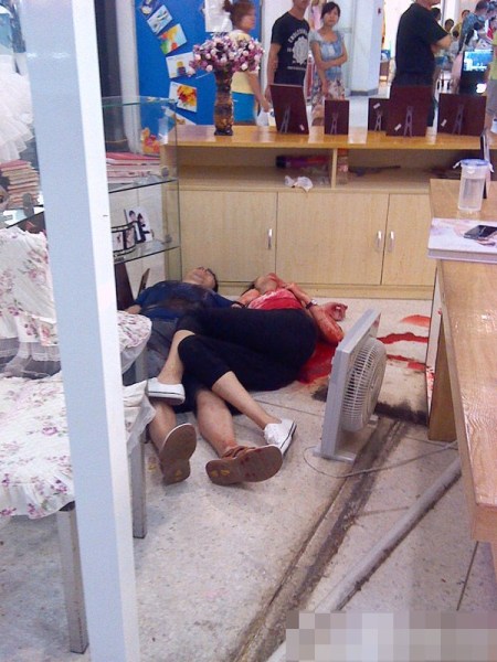 上海一男子商場(chǎng)捅殺女子后自殺未遂