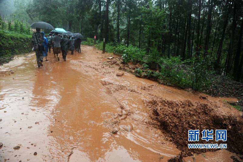 四川都江堰市發(fā)生特大型高位山體滑坡　已確認(rèn)2人死亡21人失蹤