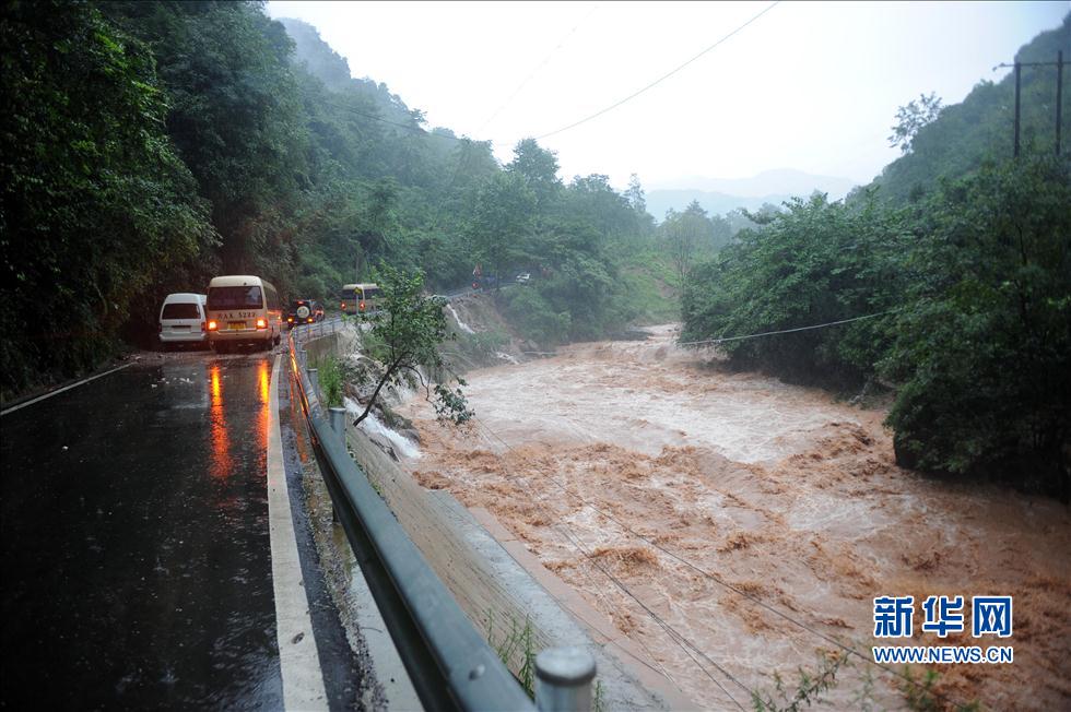 四川都江堰市發(fā)生特大型高位山體滑坡　已確認(rèn)2人死亡21人失蹤