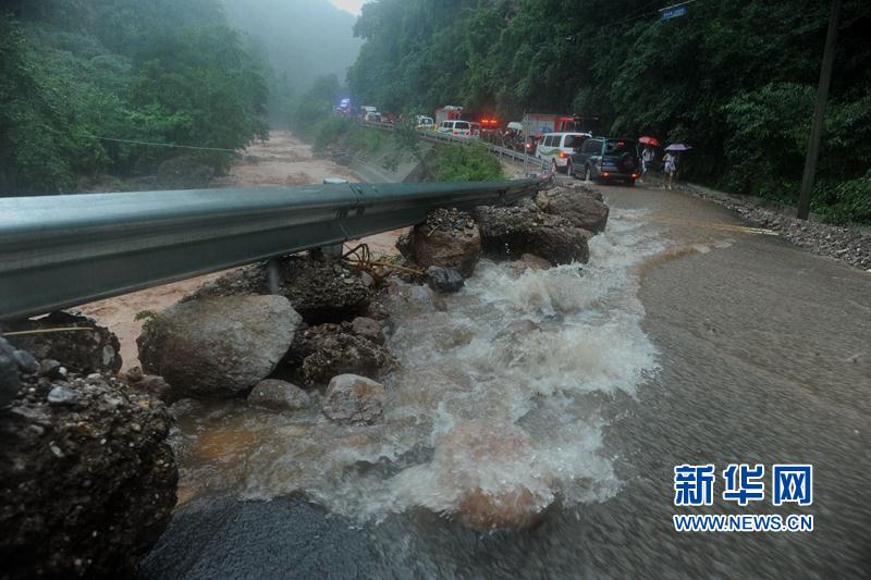 四川都江堰市發(fā)生特大型高位山體滑坡　已確認(rèn)2人死亡21人失蹤