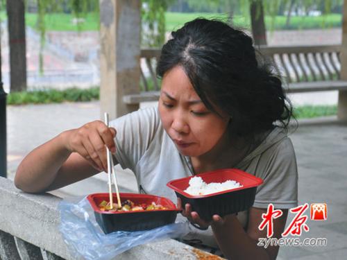 鄭州流浪美女原是“白富美”：前男友終現身還真相