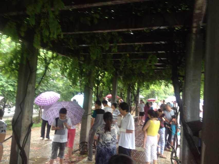 甘肅定西岷縣附近發(fā)生6.6級左右地震 居民下樓躲避