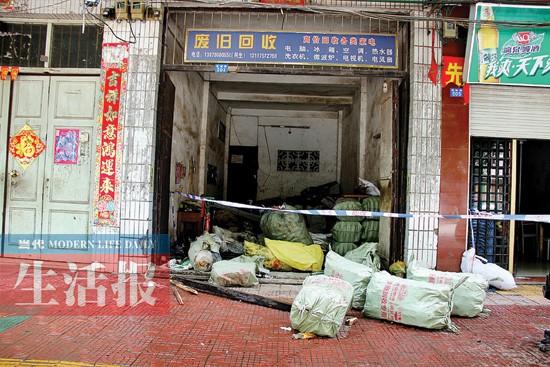 廢舊回收店老板拆活塞引發(fā)爆炸 老板腳板被炸飛