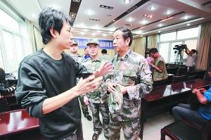 甘肅岷縣震后降大雨災(zāi)區(qū)斷路 災(zāi)民需要更多帳篷